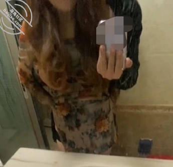 趁老婆不在傢大姨子主動穿旗袍勾引我操她騷穴